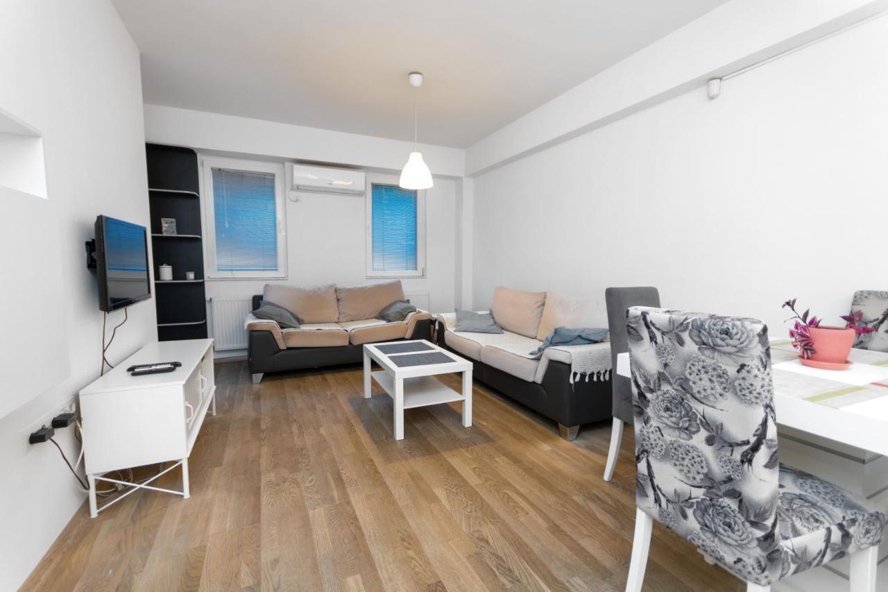 One Bedroom Apartment With Private Parking สโกเปีย ภายนอก รูปภาพ