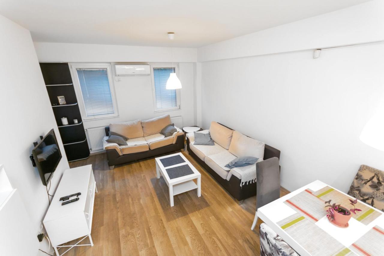One Bedroom Apartment With Private Parking สโกเปีย ภายนอก รูปภาพ