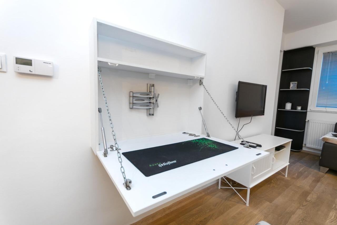 One Bedroom Apartment With Private Parking สโกเปีย ภายนอก รูปภาพ