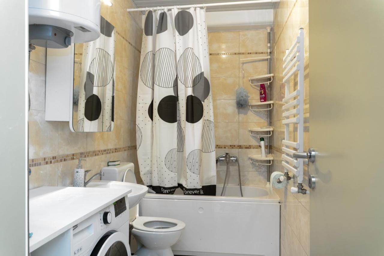 One Bedroom Apartment With Private Parking สโกเปีย ภายนอก รูปภาพ
