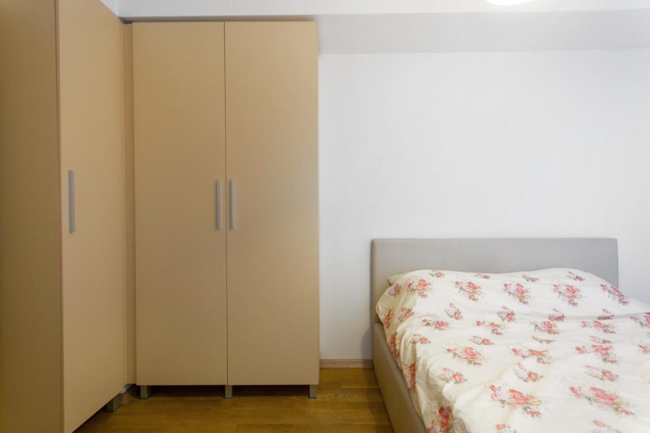 One Bedroom Apartment With Private Parking สโกเปีย ภายนอก รูปภาพ